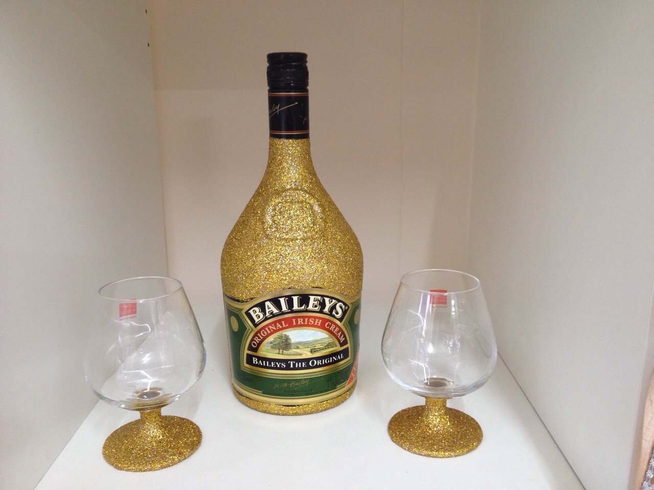 Glitter Glasses with Baileys Bottle